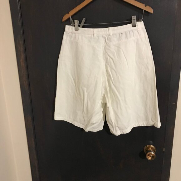 Canda Ladies White Shorts. $5.00 AS AN ADD ON - Picture 2 of 2